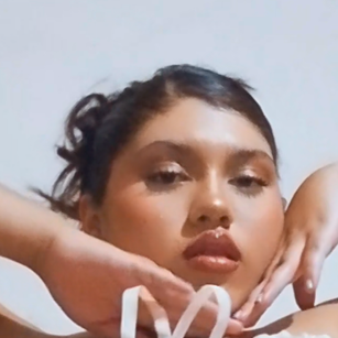 Model - Daira Sofa Carrillo Caballero Latina