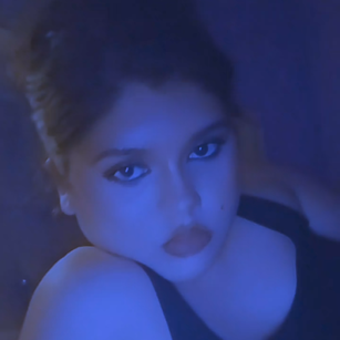 Model - Daira Sofa Carrillo Caballero CustomContent