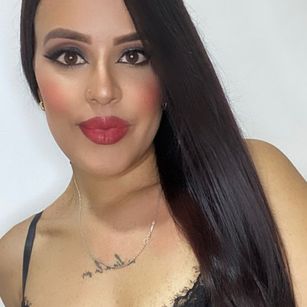 Model - Nahomi hairy