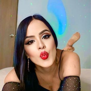 Model - Nahomi pussy