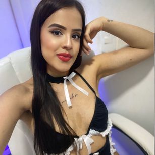 Model - Nahomi dildo