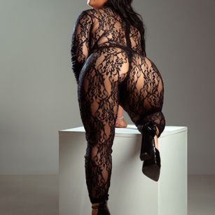 Model - ScarletBarnes petite