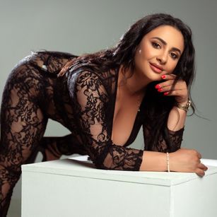 Model - ScarletBarnes legs