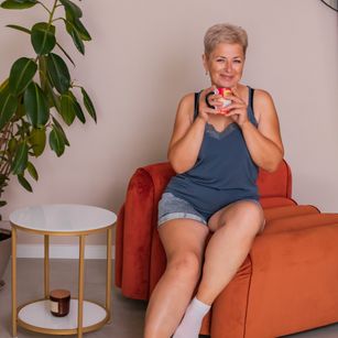 Model - EmiliaGree feet