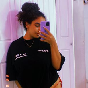 Model - Coral Harmon  curvy