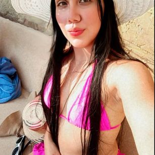 Model - Lina Coopers Dominatrix