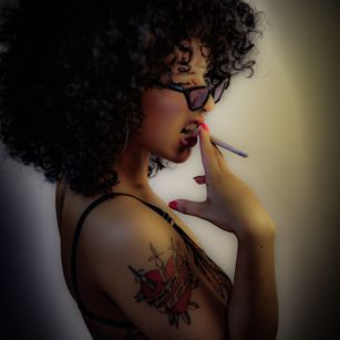 Model - Elizabeth corazon de leon puffyniples