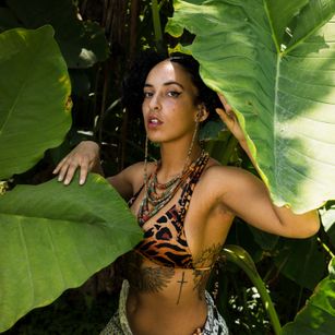 Model - Elizabeth corazon de leon femdom