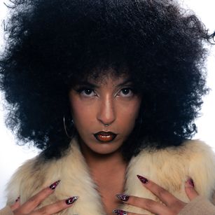 Model - Elizabeth corazon de leon bigboobs