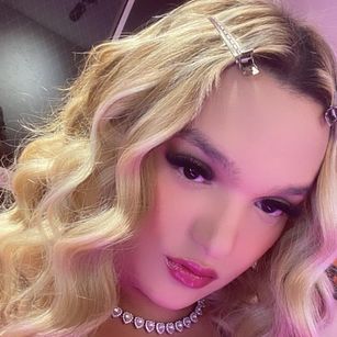 Model - Kendall Curlova titts