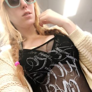 Model - Lauren Phillips femdom