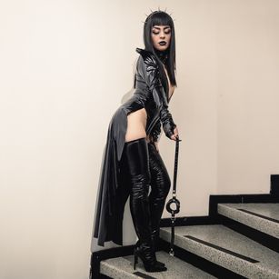 Model - LilithMauren latex