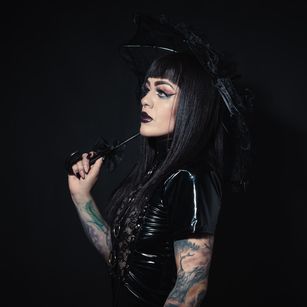 Model - LilithMauren pantyhose