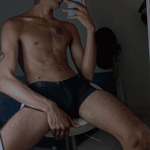 Model - Mikael masturbacin