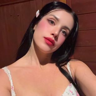 Model - Coral highheels