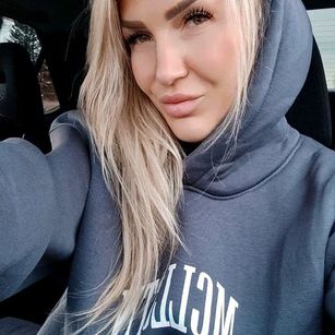 Model - Eva_Blondy_ shy