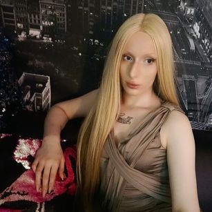 Model - QueenMcGrath brunette