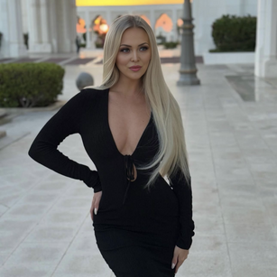 Model - Angela Rossa Blonde