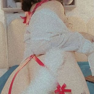 Model - Molly ahegado