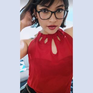 Model - AzulLatin PRETTY