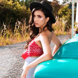 Model - Veronica Tang prettyfeet