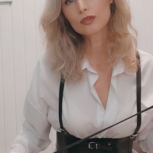 Model - TashaNiksy legs