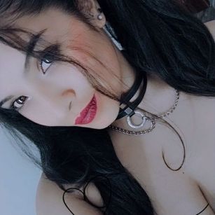 Model - Emma Johnson salivashow