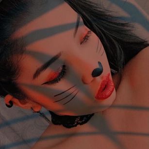 Model - Emma Johnson juegoderoles