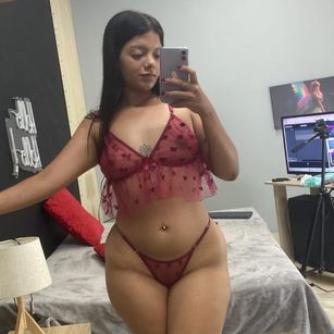 Model - Melody Moon feet