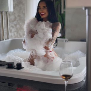 Model - Rubby Shine FINDOM