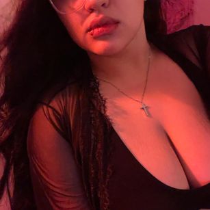 Model - Morenna Mia pies