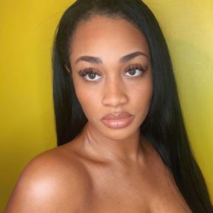 Model - Lana Banana curvy