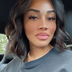 Model - Lana Banana masturbation