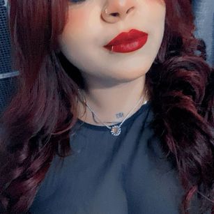 Model - Quinn redhead