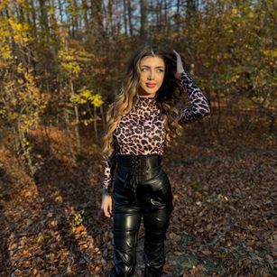 Model - StacyLush joi