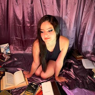 Model - Naslymate Feet