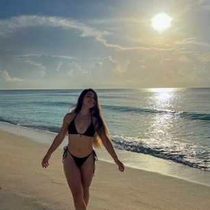 Model - Skyaria deepthroat