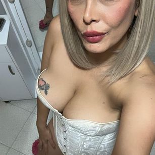 Model - Rhania versatil