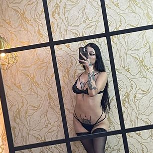 Model - Cata Stones femdom