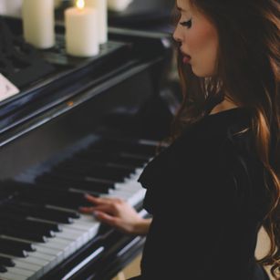 Model - CherylFoksy stockings