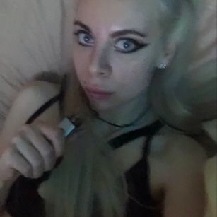 Model - Hueosiss stockings