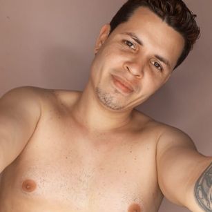 Model - AllanWalker pelirojo