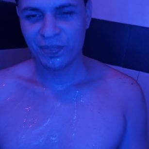 Model - AllanWalker pelirojo