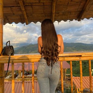 Model - Athziry G blowjob