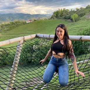 Model - Athziry G anal