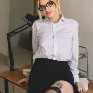 Model - AdeleCates young