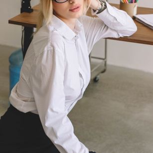 Model - AdeleCates legs