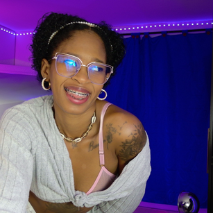 Model - I am Sel petite