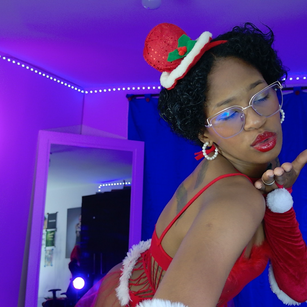 Model - I am Sel petite