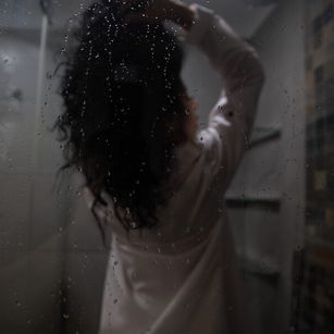 Model - FinDomCardi feet